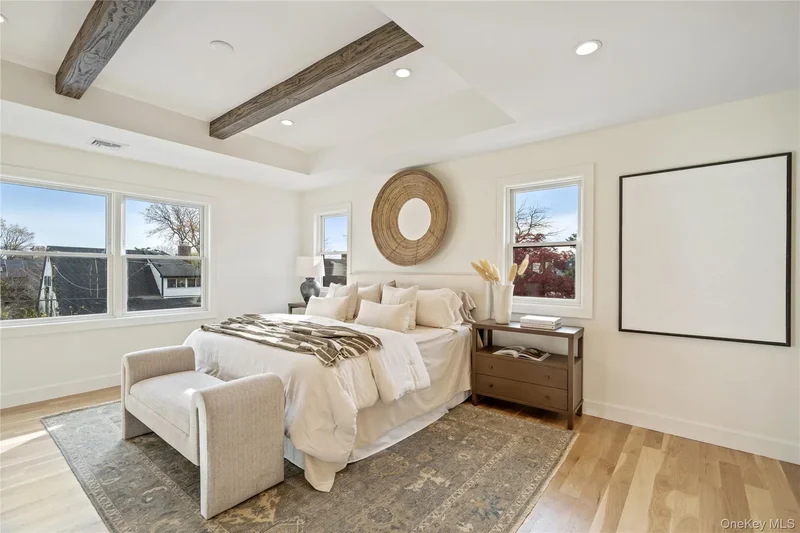 81 Bayview Avenue, Massapequa, New York, United States. - Photo 32