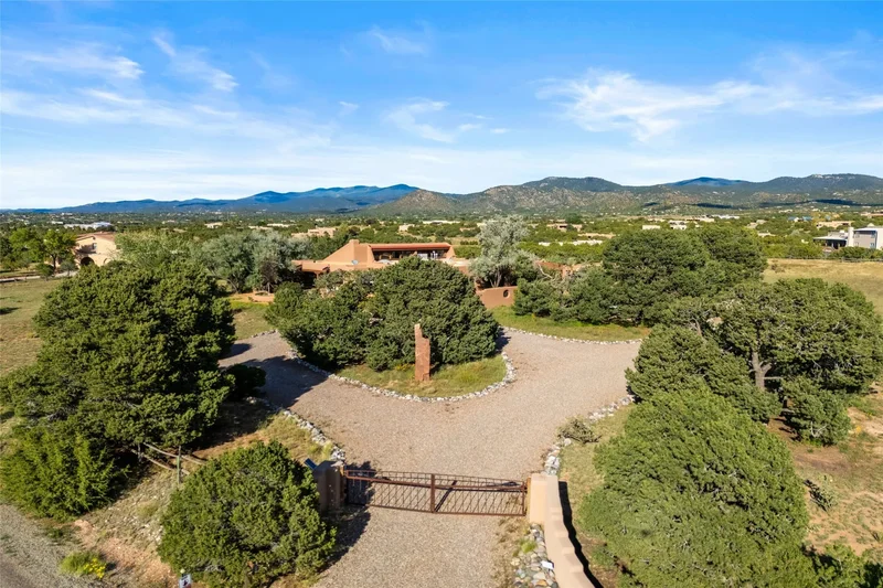 31 Calle Cantando, Santa Fe, NM 87508, Santa Fe, New Mexico, United States. - Photo 22