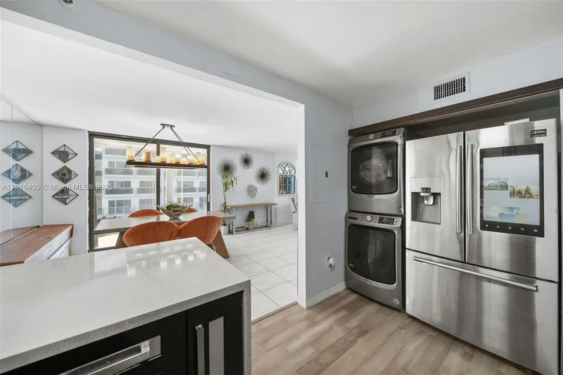 6061 Collins Ave 5F, Miami Beach, Florida, United States. - Photo 11