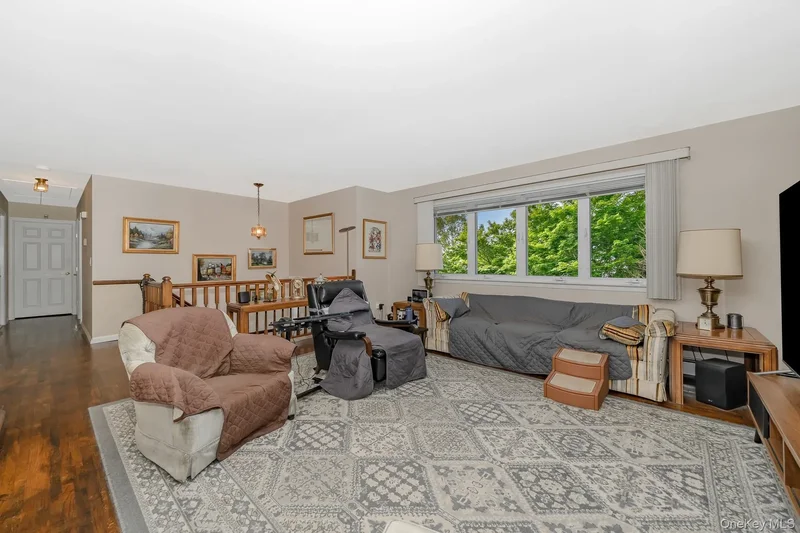 16 Sue-ann Court, North Babylon, NY 11703, North Babylon, New York, United States. - Photo 14