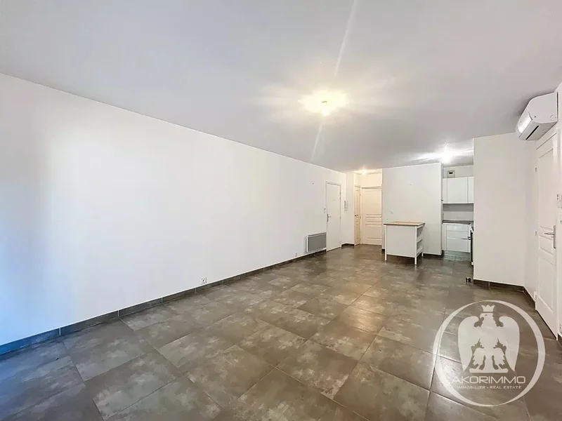 Saint-Laurent-du-Var Apartment