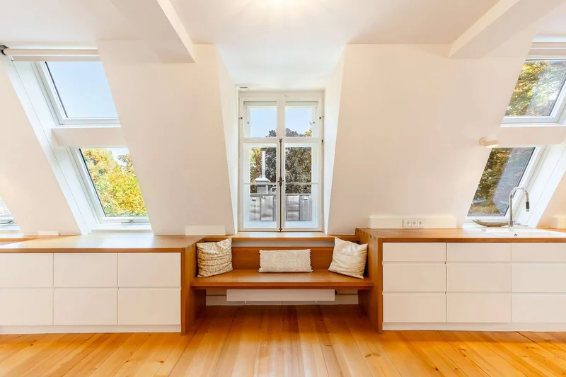 Historic jewel on the castle canal: Charming 2-room hideaway with dream views
