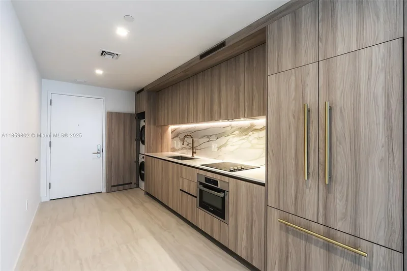 77 SE 5th St #2701, Miami, Florida, United States. - Photo 29