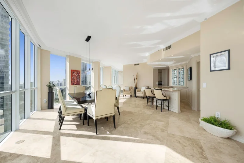 111 SE 8th Ave PH-1701, Fort Lauderdale, Florida, United States. - Photo 31