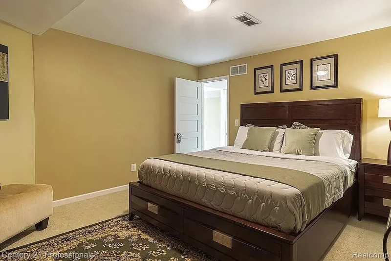 4225 Village Court, OrchardLake, MI 48323, Orchard Lake Village, Michigan, United States. - Photo 3