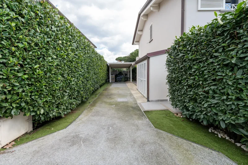 Via Martiri della Sassaia, Forte dei Marmi, Tuscany, Italy. - Photo 42
