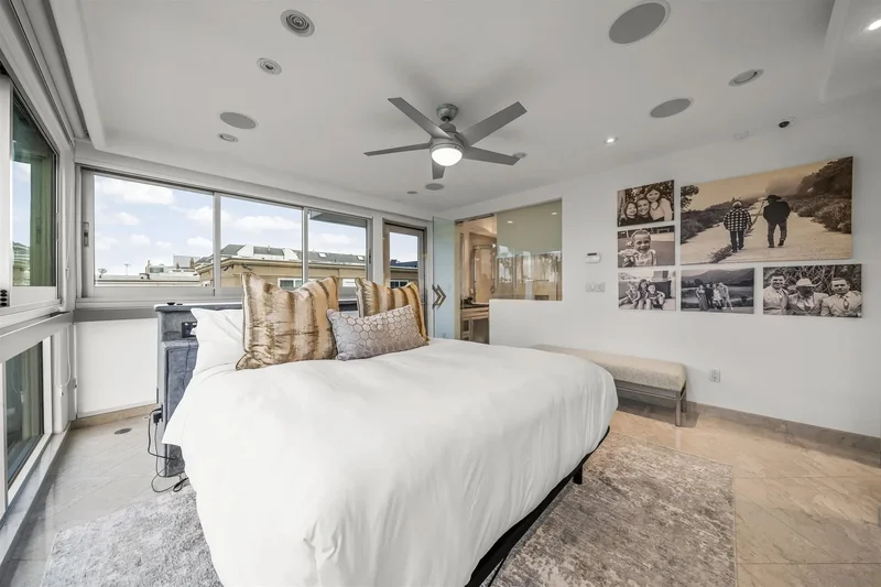 2999 Ocean Front Walk 2, San Diego, California, United States. - Photo 2