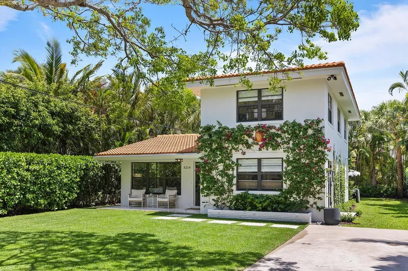 Single Family Residence in West Palm Beach