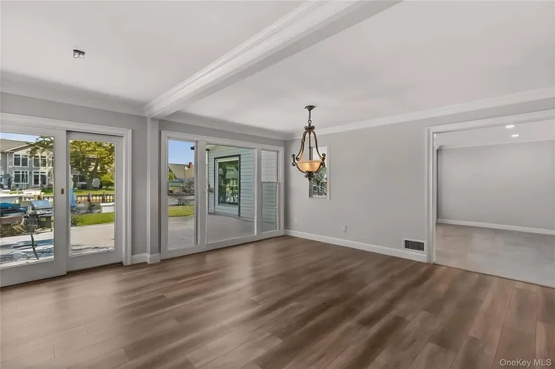 Ranch in West Islip