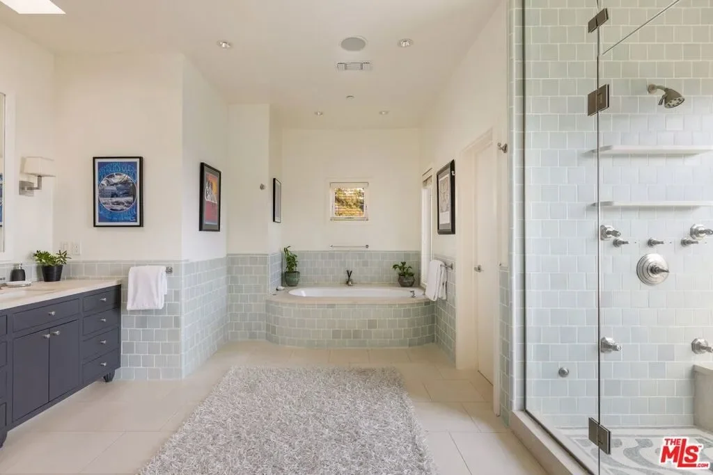 1573 Sunset Plaza Drive, Los Angeles, California, United States. - Photo 8