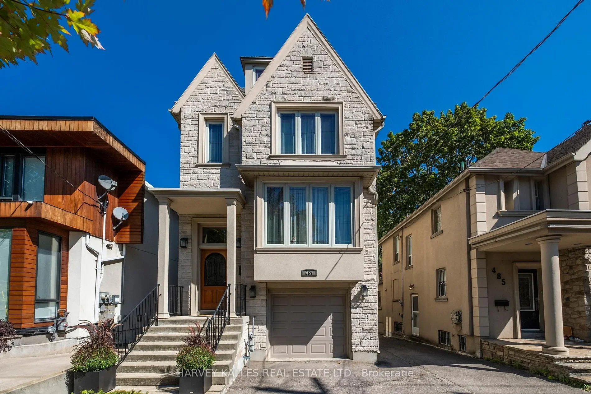 Exterior photo 2