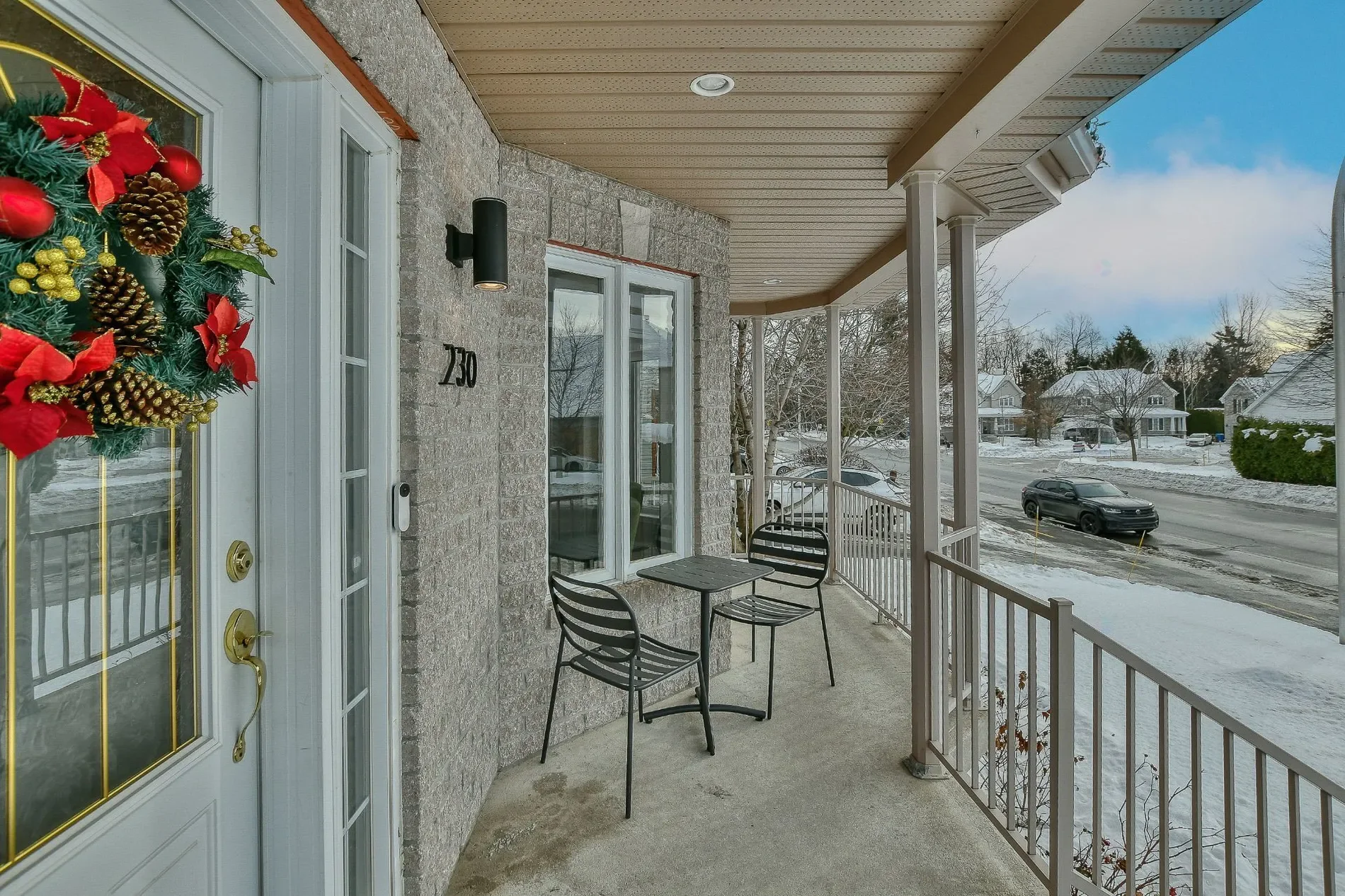 Exterior photo 2
