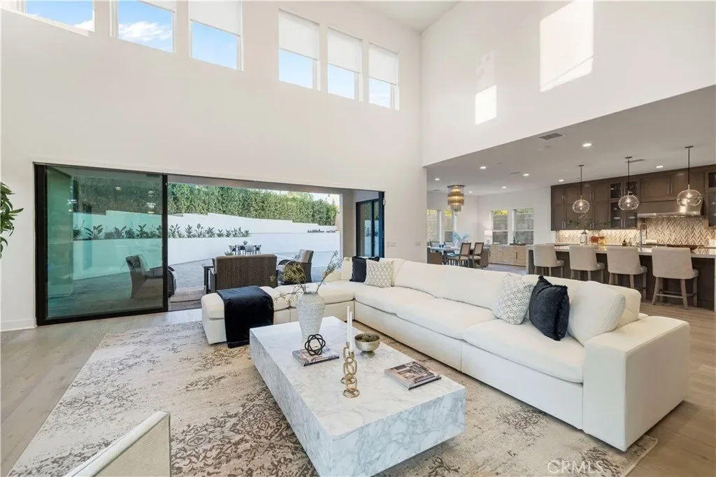 11029 Lurline Avenue, Chatsworth, CA, 91311, USA, Los Angeles, California, United States. - Photo 2