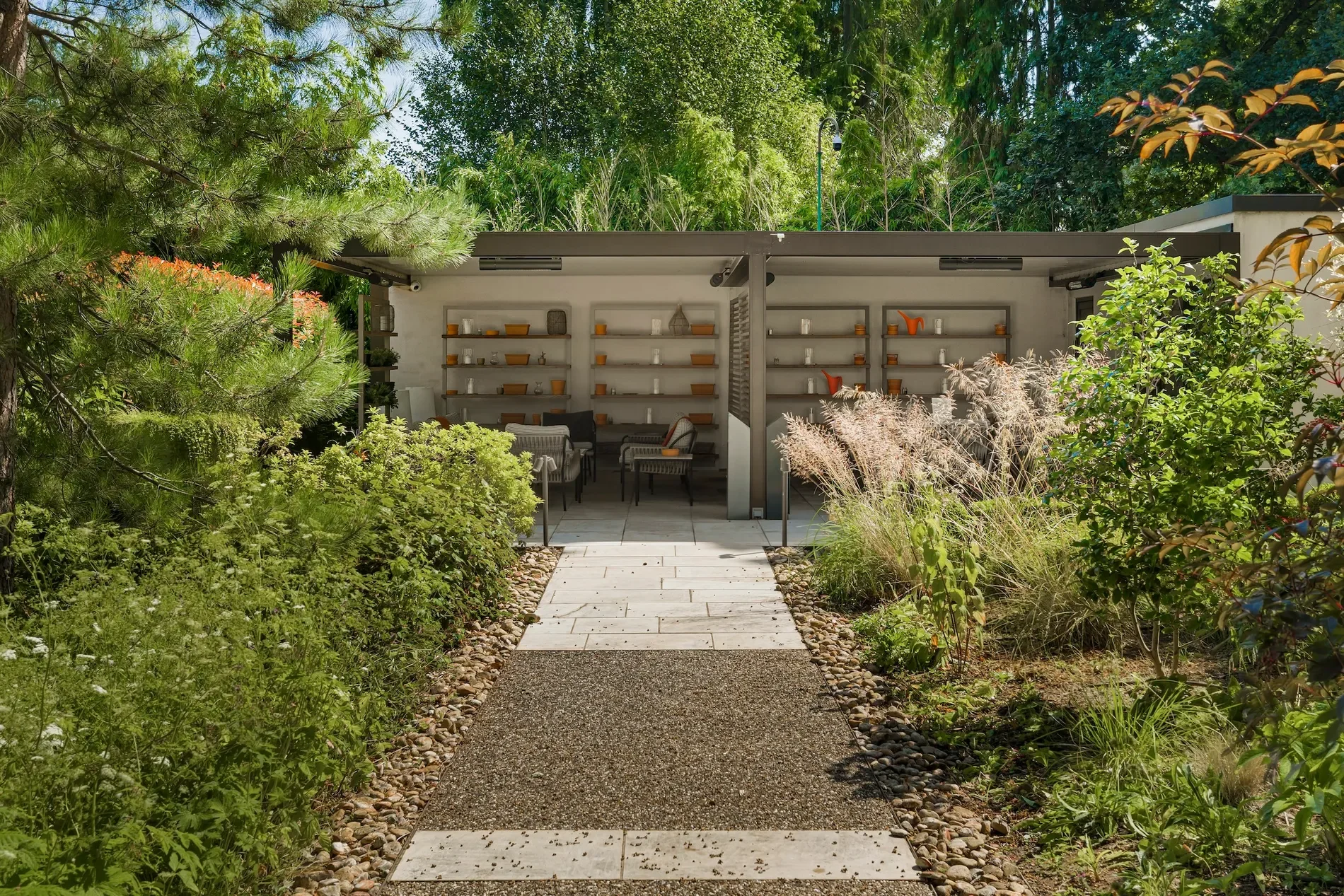Exterior photo 2