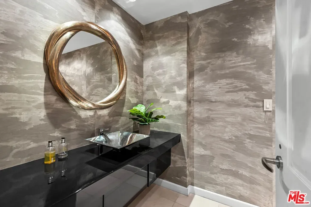10490 Wilshire Boulevard 604, Los Angeles, California, United States. - Photo 24
