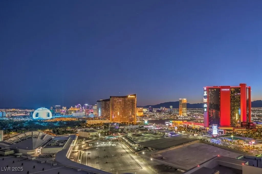2877 Paradise Road 3302, Las Vegas, Nevada, United States. - Photo 2