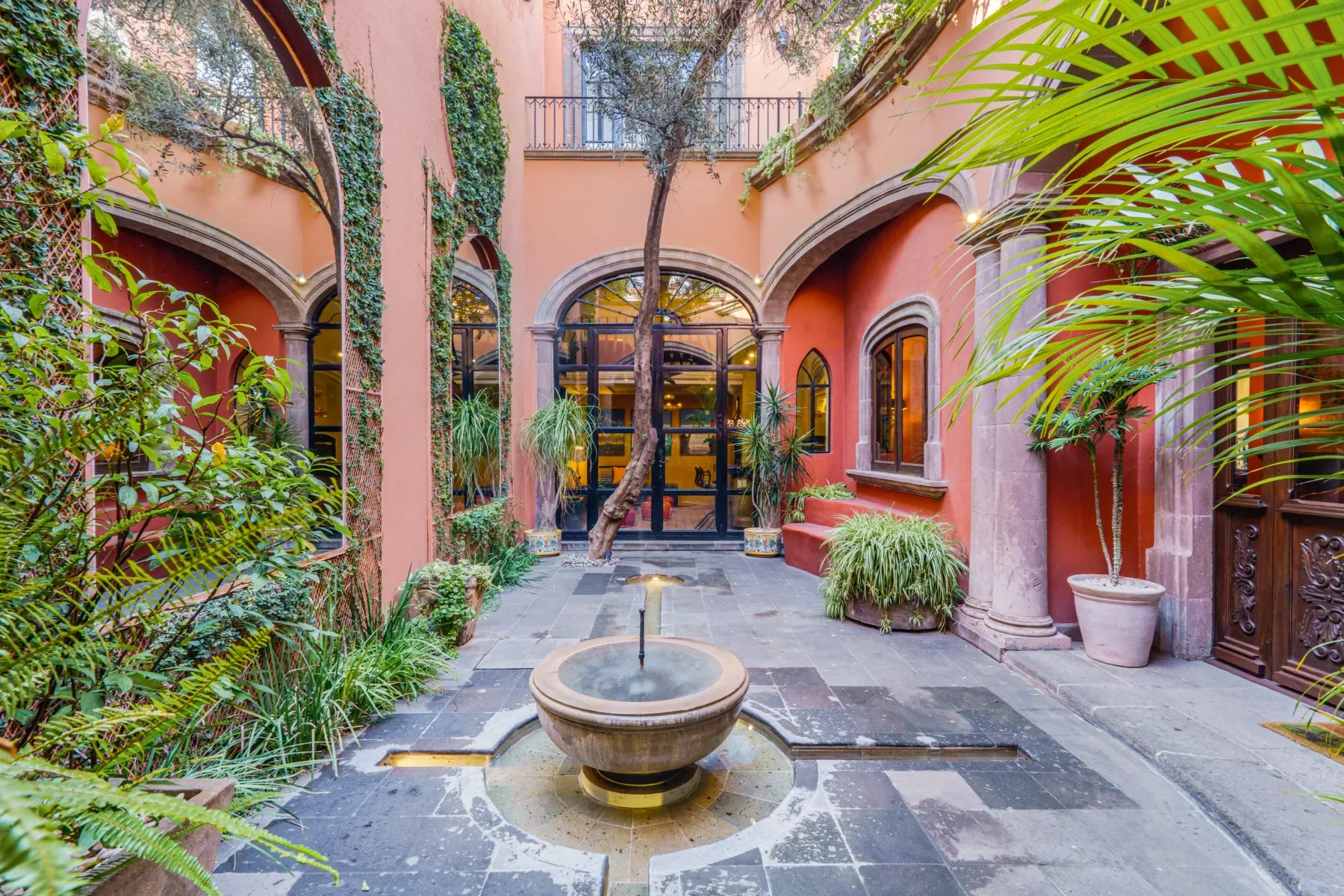 Exterior photo 7