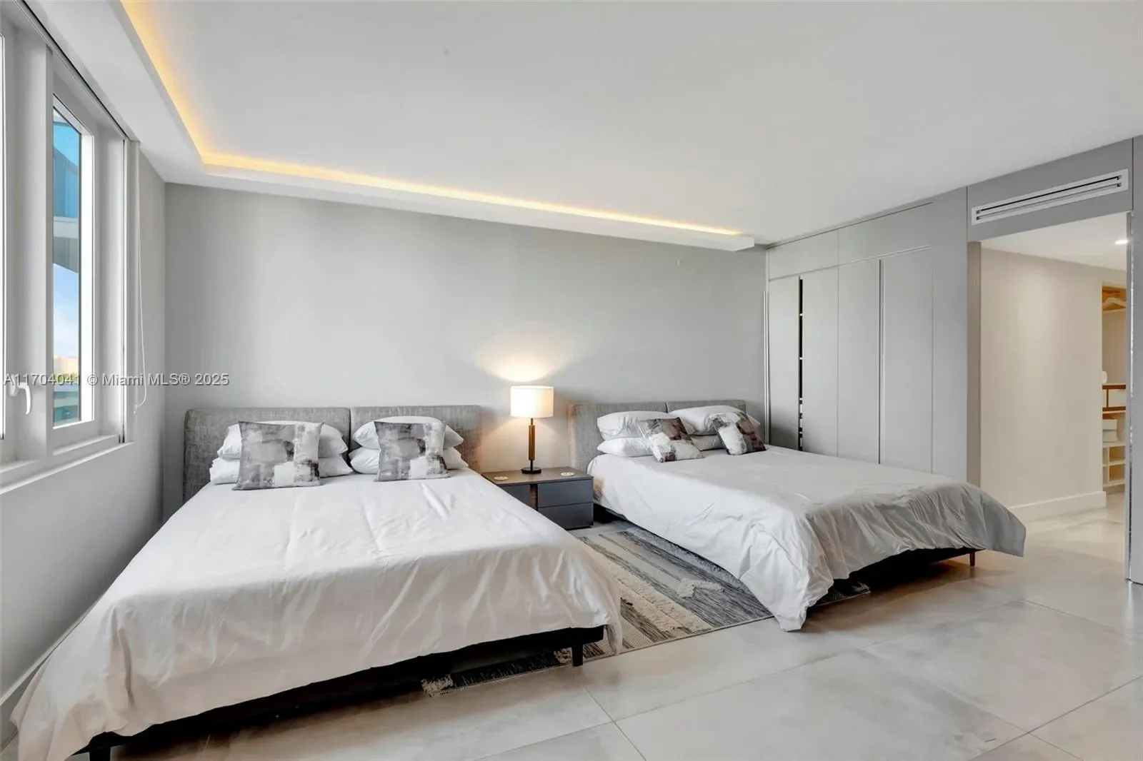 2301 Collins Ave 634/635, Miami Beach, Florida, United States. - Photo 7