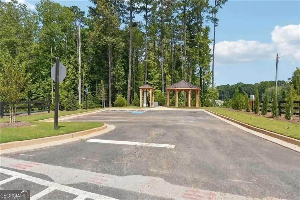 Exterior photo 6