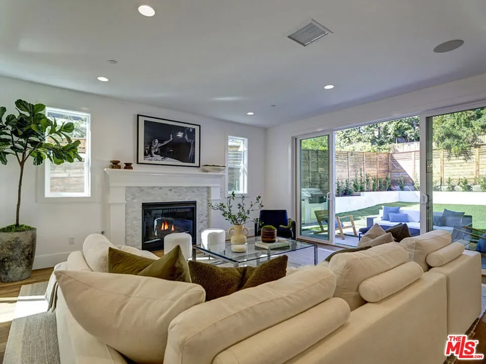 4747 Ambrose Avenue, Los Angeles, California, United States. - Photo 27