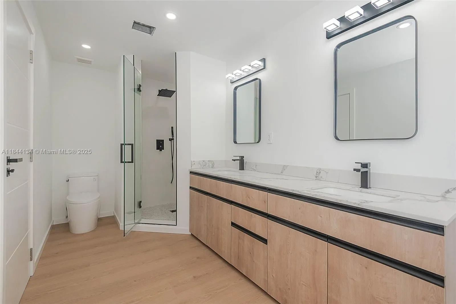 1975 Calais Dr 1, Miami Beach, Florida, United States. - Photo 6