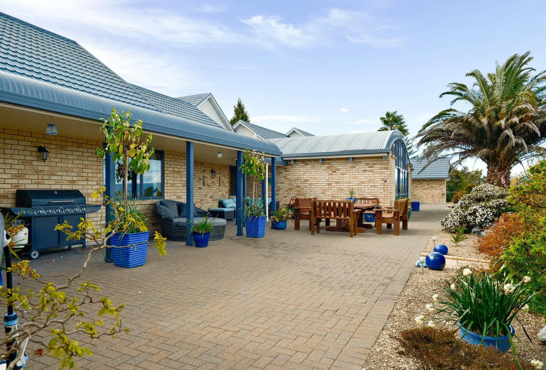 Exterior photo 5