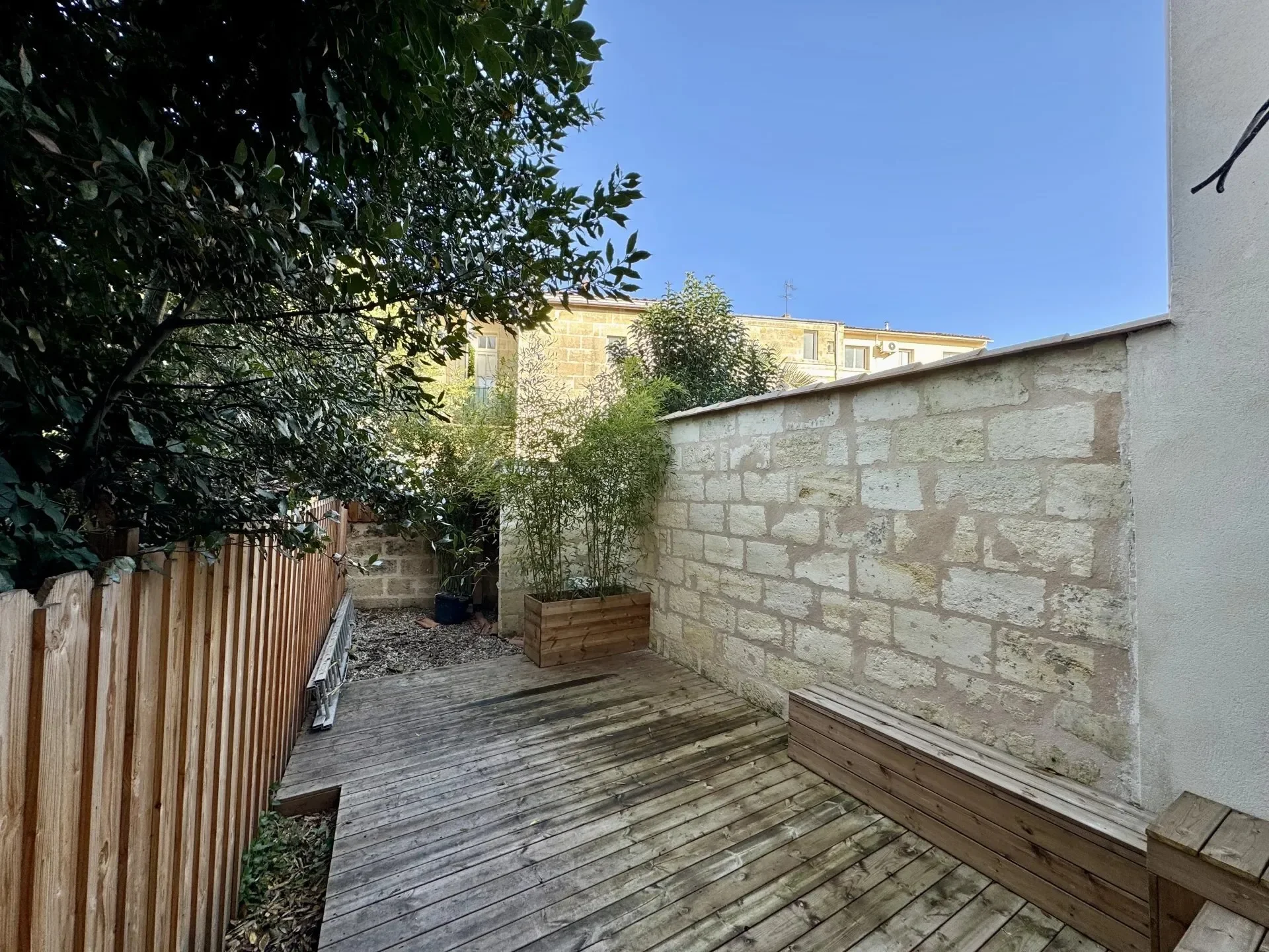 Exterior photo 3