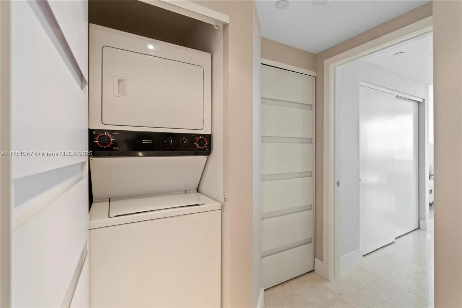 4779 Collins Ave 2204, Miami Beach, Florida, United States. - Photo 27