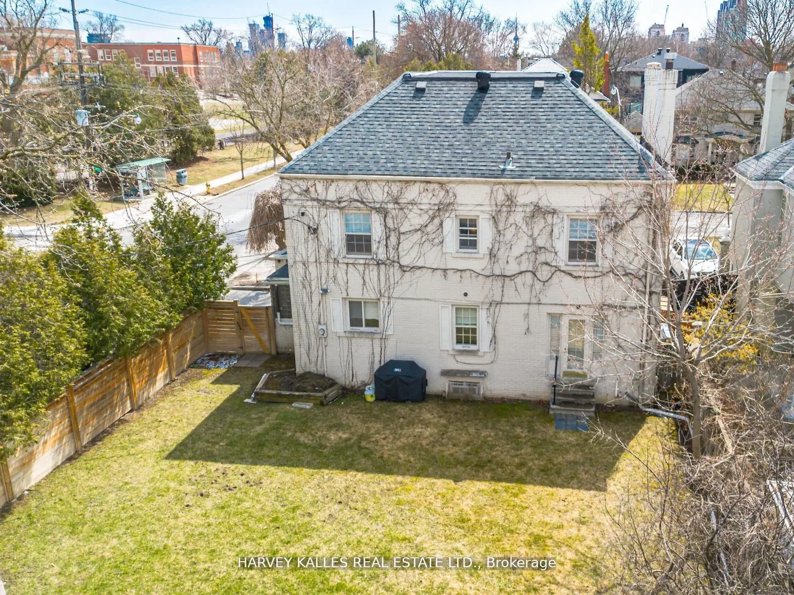 Exterior photo 10