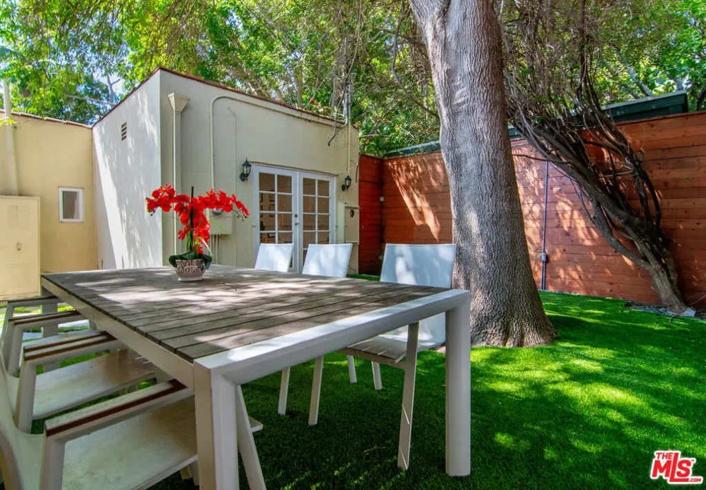 9037 Elevado Street, Los Angeles, California, United States. - Photo 33