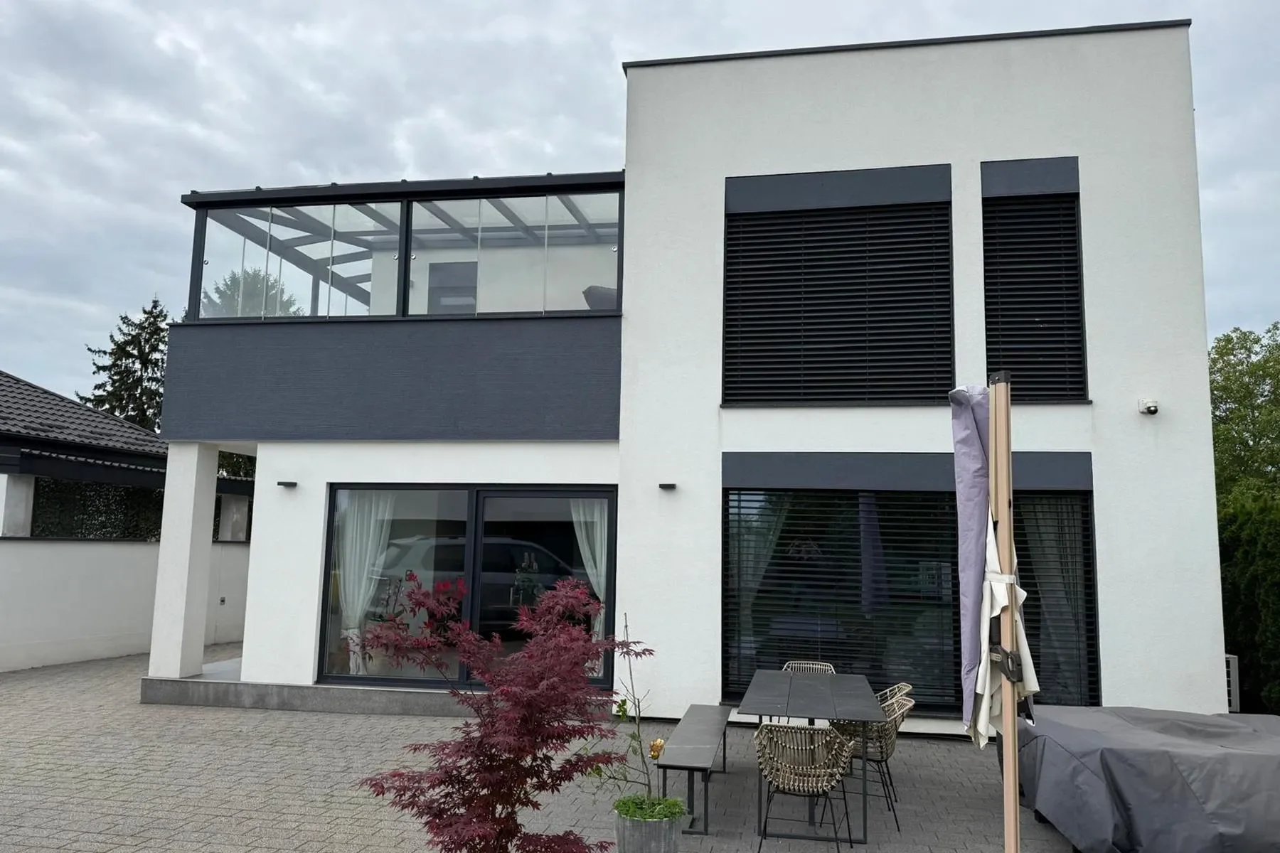 Exterior photo 3