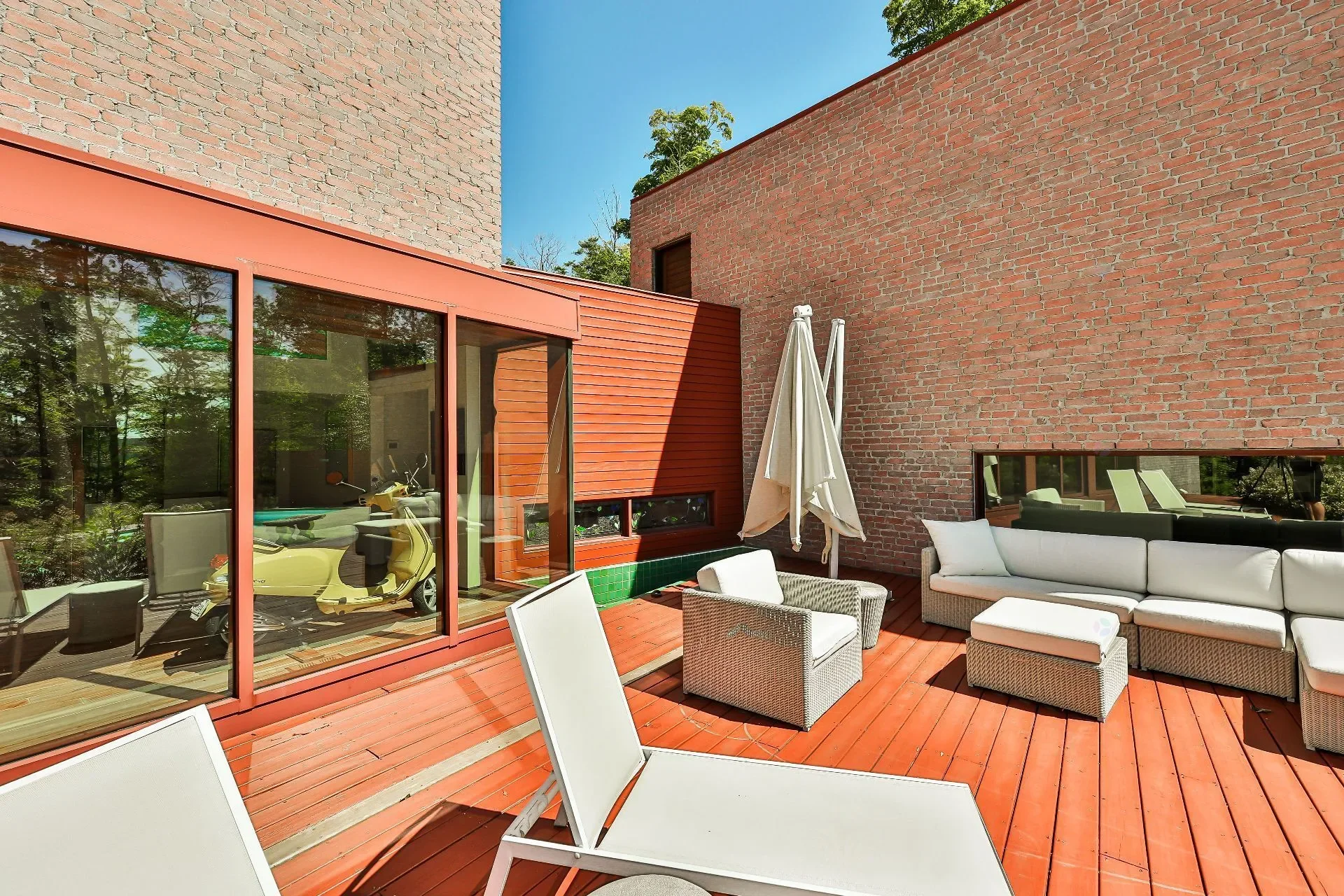 Exterior photo 4