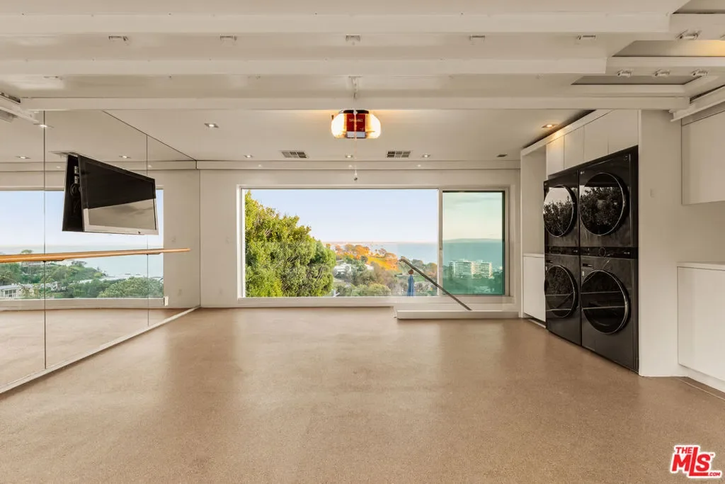467 Paseo Miramar, Los Angeles, California, United States. - Photo 11