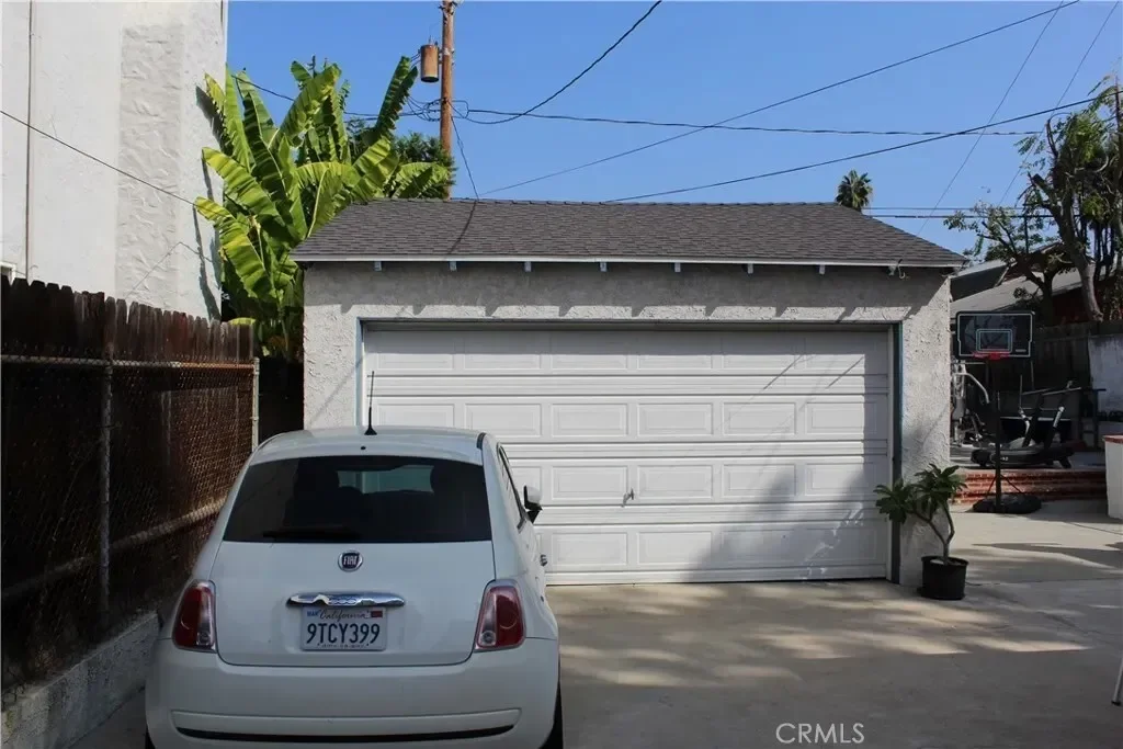 210 N Naomi, Burbank, California, United States. - Photo 10