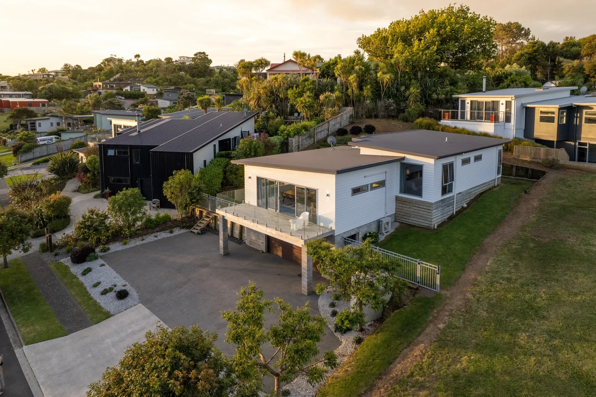 Exterior photo 6