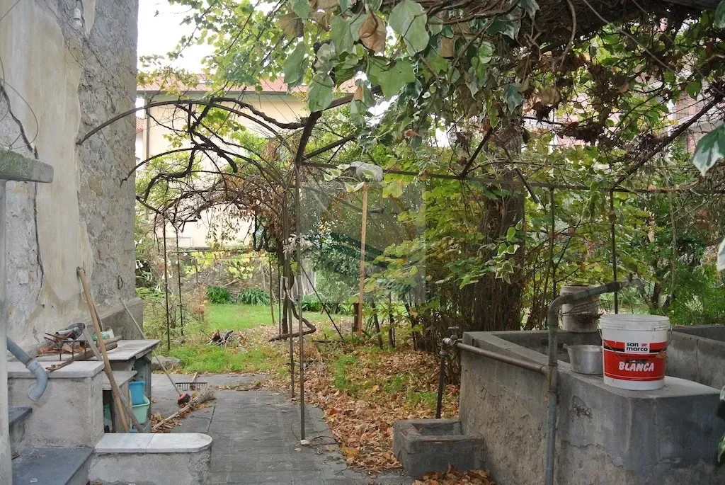 Exterior photo 4
