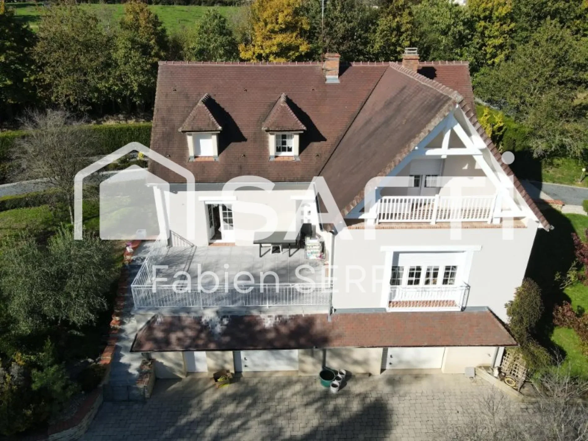 Exterior photo 2