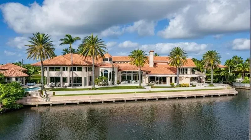 8 Bedrooms Single Family Detached