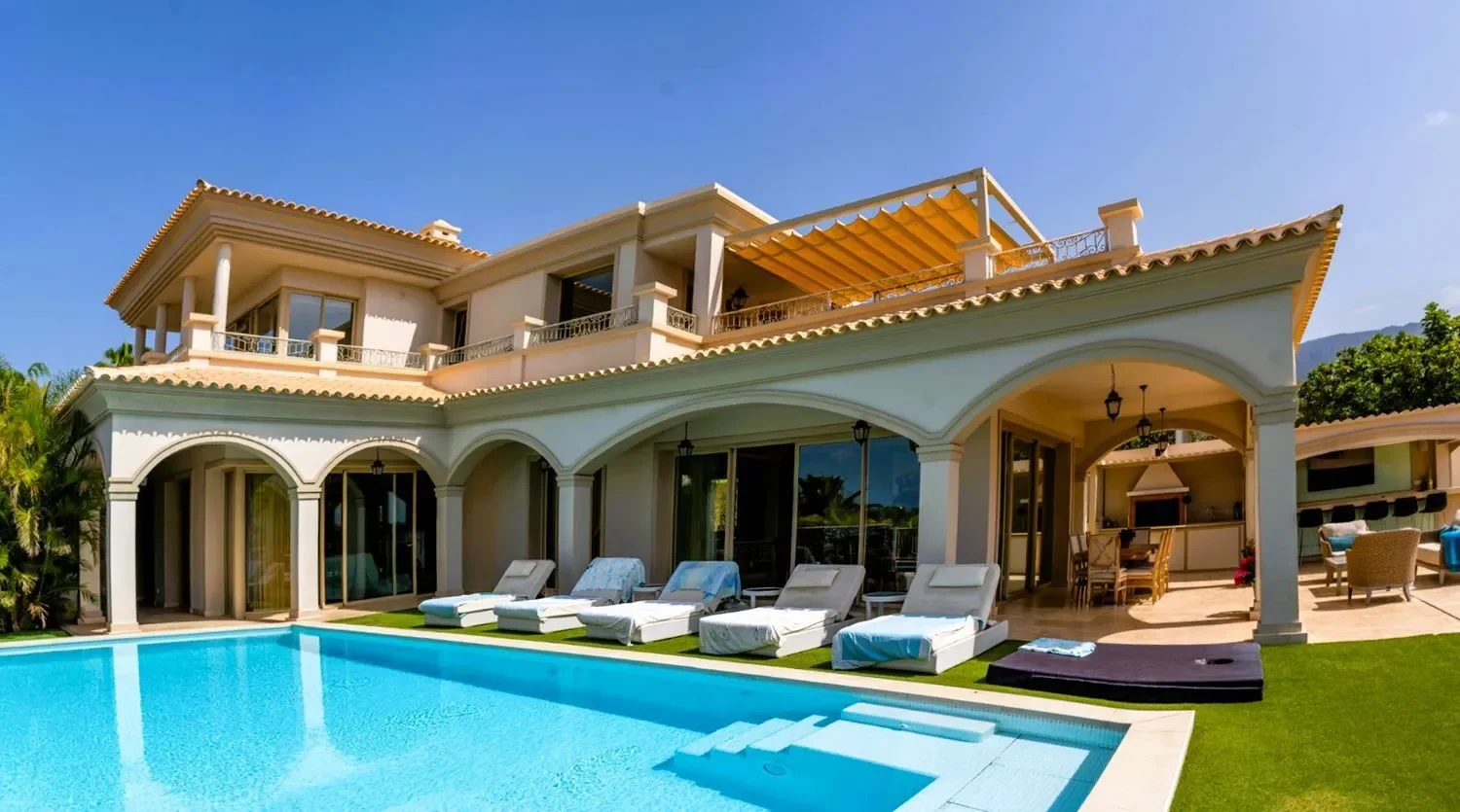 Exterior photo 4