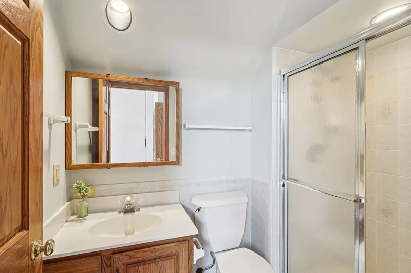 6605 Oakwood Manor Drive, Crystal Lake, Illinois, United States. - Photo 4