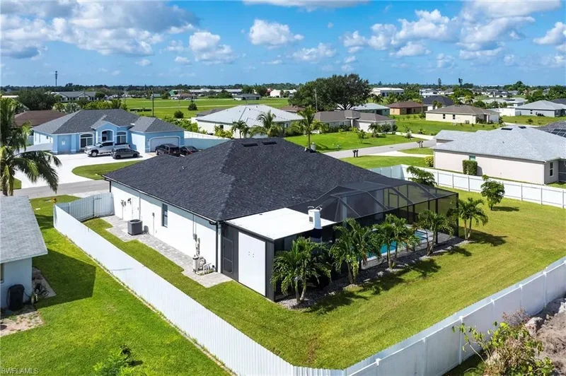 1005 NE 9th TER, Cape Coral, Florida, United States. - Photo 42