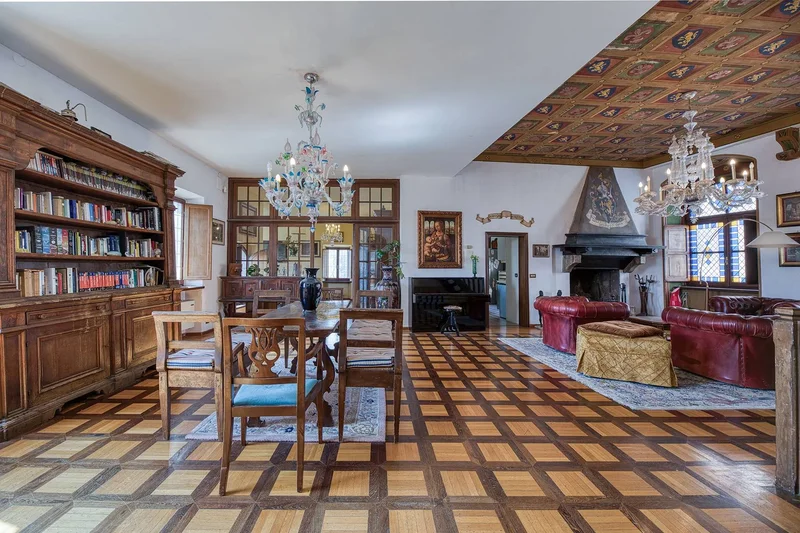 Elegant Period Residence Near The Basilica Of Saint Francis