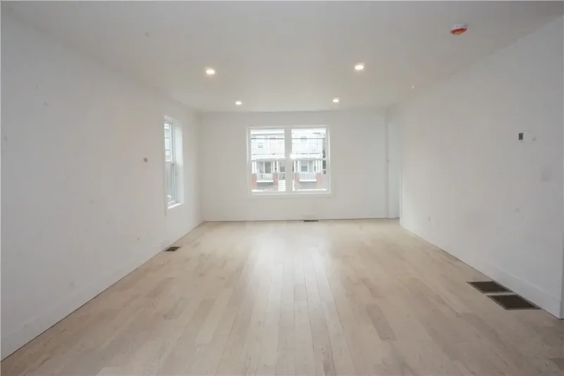 1232 Narragansett Boulevard, Cranston, Rhode Island, United States. - Photo 16