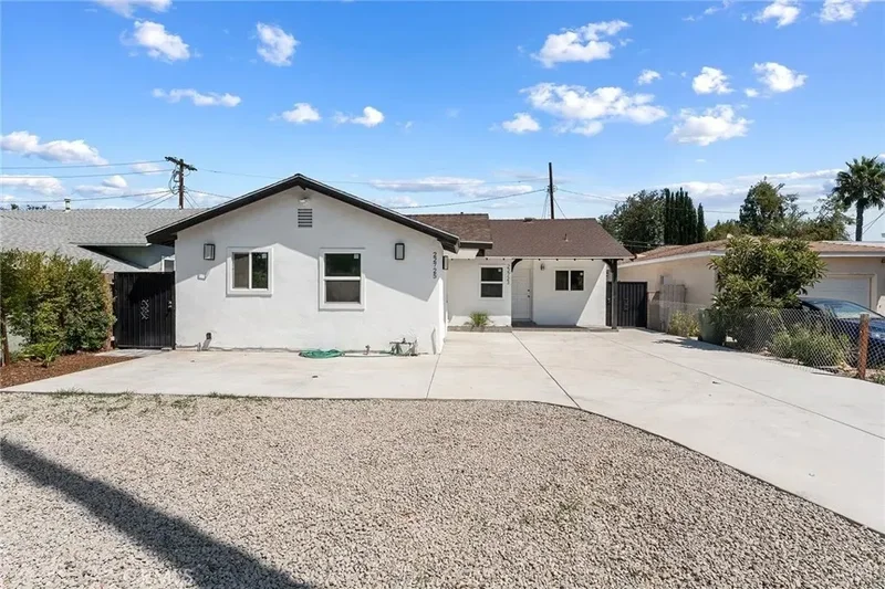 22723 Leonora Drive, Los Angeles, California, United States. - Photo 2