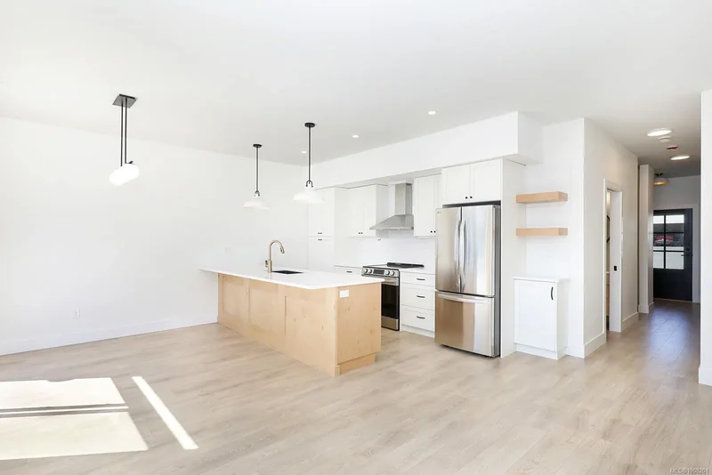 1369 Galerno Rd B, Campbell River, British Columbia, Canada. - Photo 10
