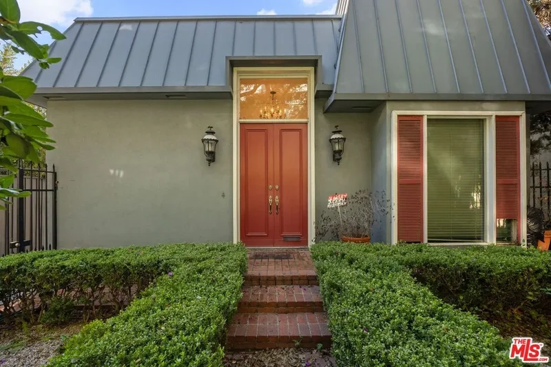 9044 Elevado St, Los Angeles, California, United States. - Photo 6