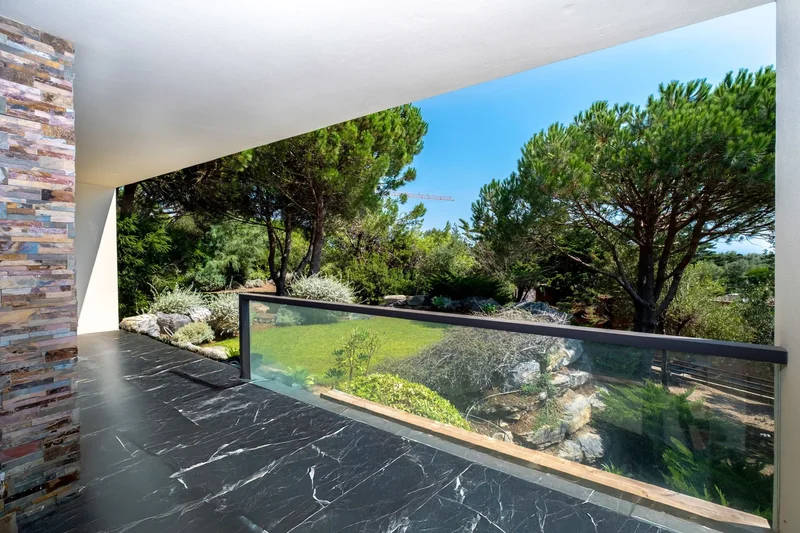 Villa with sea view in Marinha Guincho