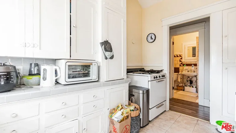 735 Locust Avenue, Signal Hill, California, United States. - Photo 15