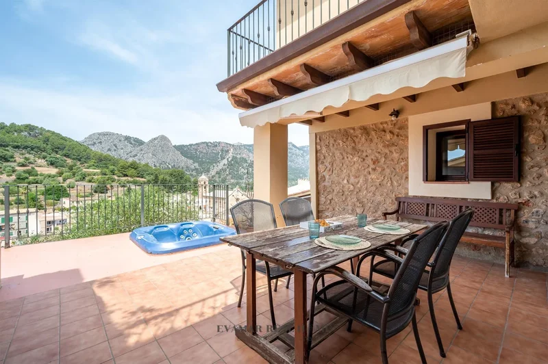 Amazing 4 Bedroom Town House With Parking Area In Bunyola With Mountains Views