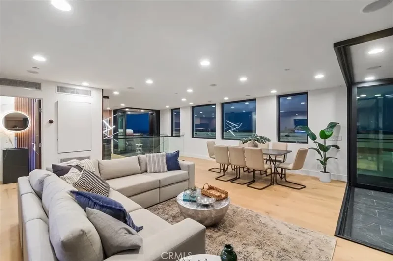 214 El Porto Street, Manhattan Beach, California, United States. - Photo 12